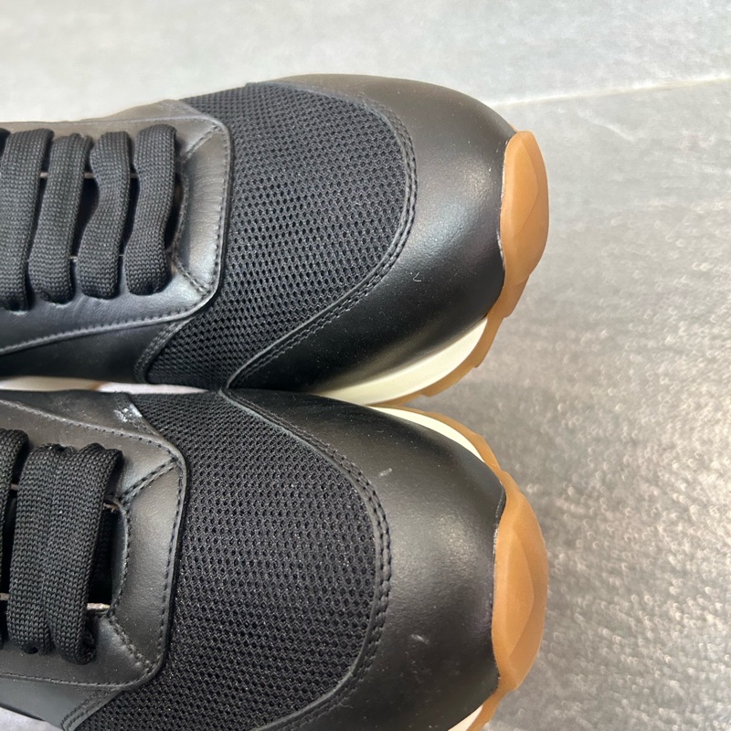 阿瑪尼 armani 黑色男款休閒運動鞋，尺碼41-4