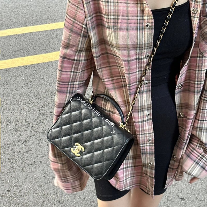 CHANEL 23B粒面牛皮風琴包 - 黑金-14