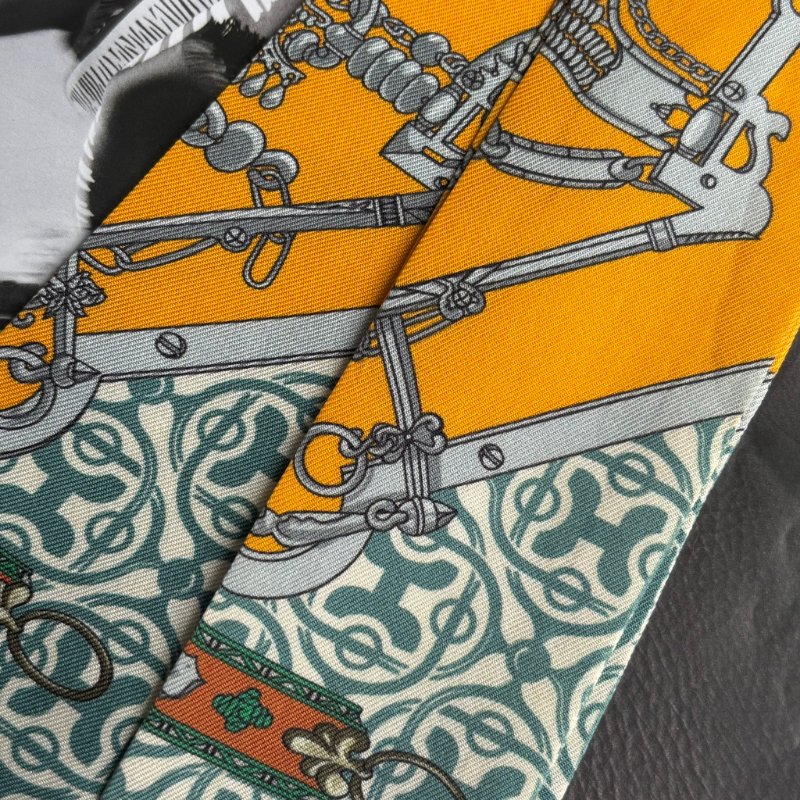 ::HERMES:: Scarf Twilly Horse Bit and Chain Silk Multicolor Orange Green 絲巾黃色/綠色/彩色-1