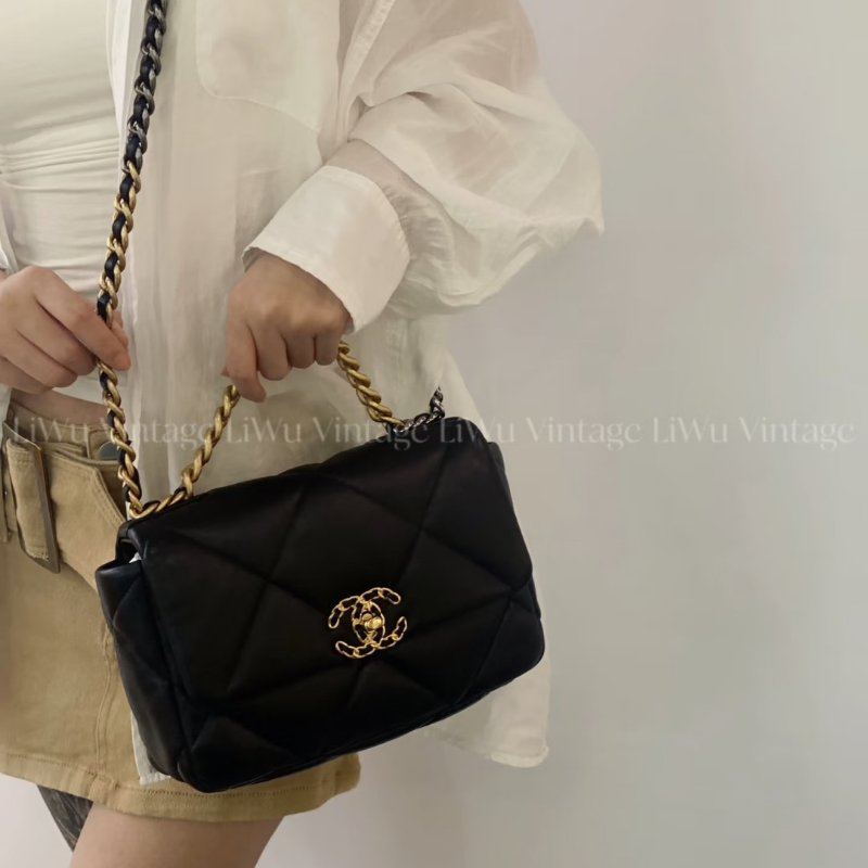 CHANEL 19 Bag 菱格紋羊皮手提肩背包 26 - 黑金-1
