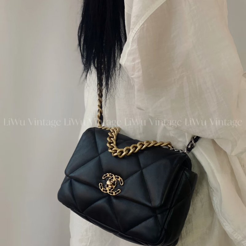 CHANEL 19 Bag 菱格紋羊皮手提肩背包 26 - 黑金-9