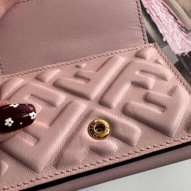 💖專櫃2萬多塊 Fendi 粉色皮革可愛短夾-13