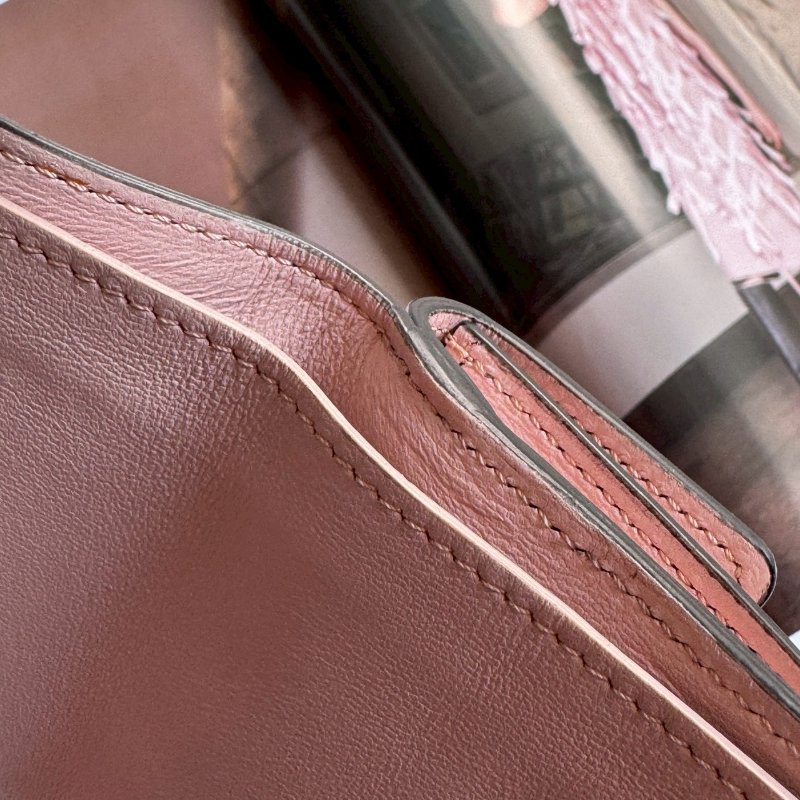 💖專櫃2萬多塊 Fendi 粉色皮革可愛短夾-16