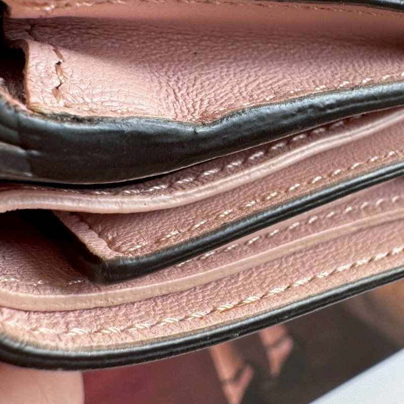 💖專櫃2萬多塊 Fendi 粉色皮革可愛短夾-21