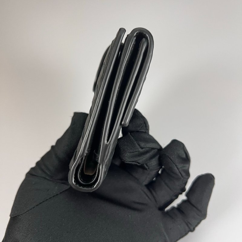 全新品 BV 黑小編織對折扣式短夾-2