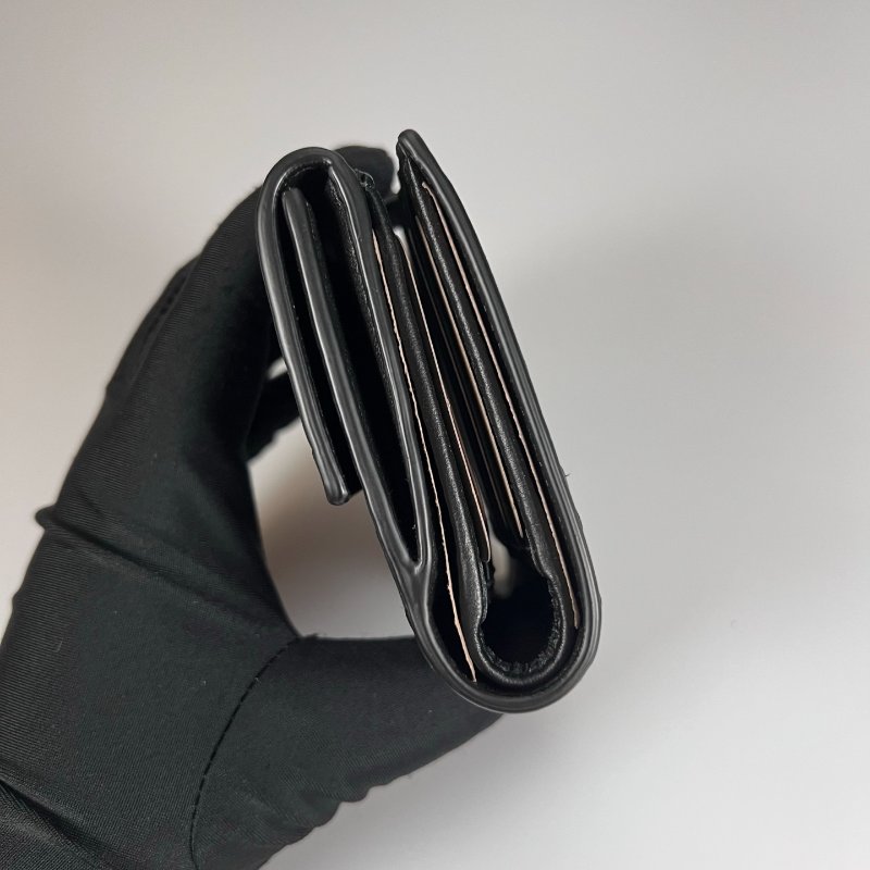 全新品 BV 黑小編織對折扣式短夾-3