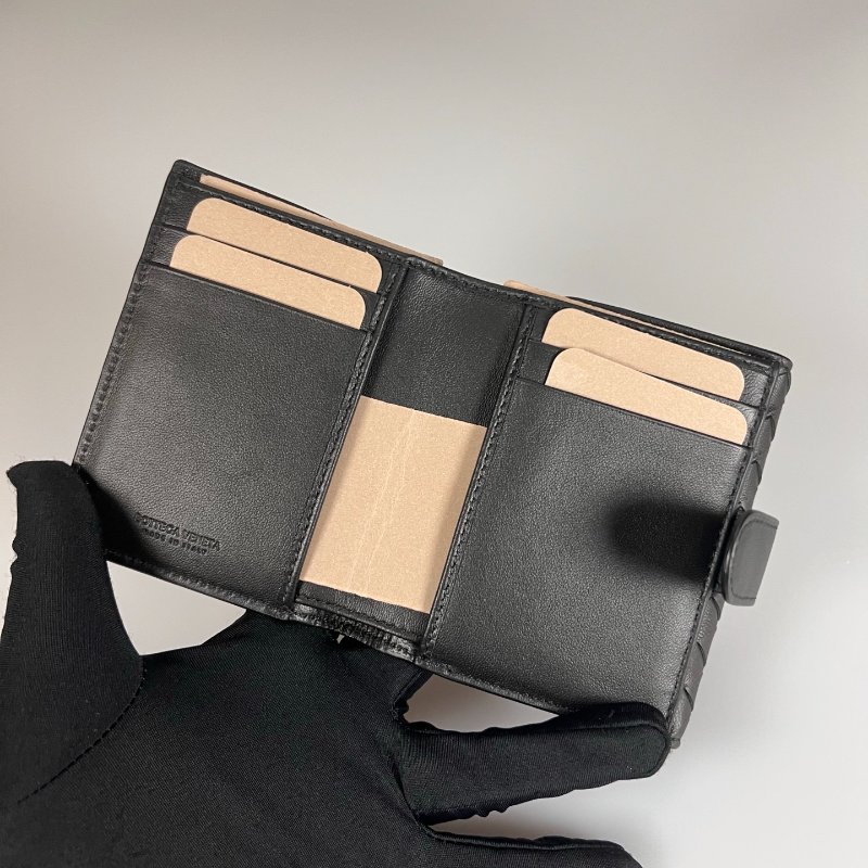 全新品 BV 黑小編織對折扣式短夾-4