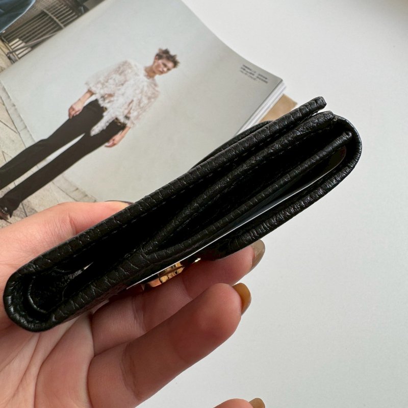 💥黑色不怕髒✨《全新商品》GUCCI 黑色金釦短夾-5