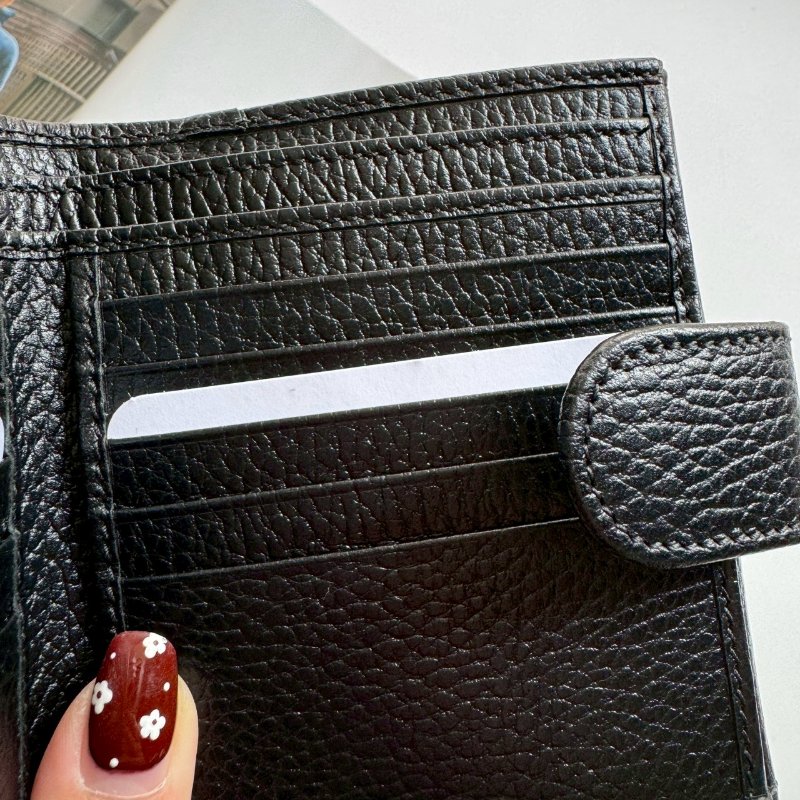 💥黑色不怕髒✨《全新商品》GUCCI 黑色金釦短夾-8