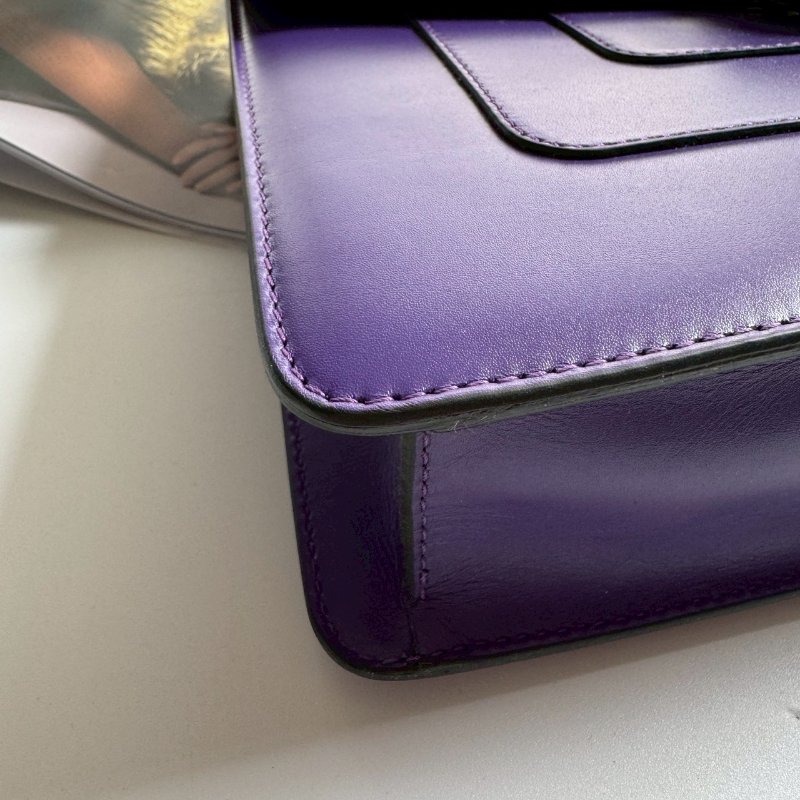 ✨明星同款 Bvlgari 紫色蛇頭肩背包-3