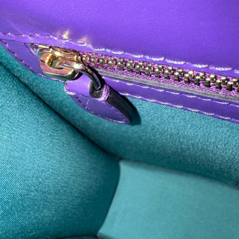 ✨明星同款 Bvlgari 紫色蛇頭肩背包-19