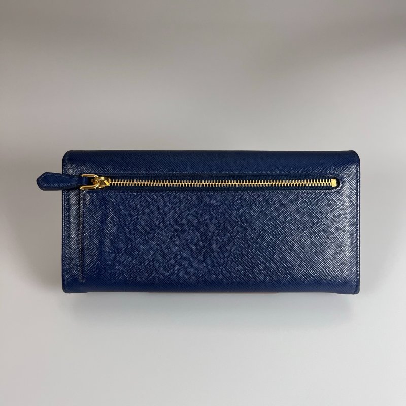 PRADA   藍釦式掀蓋長夾-1