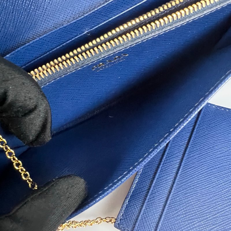 PRADA   藍釦式掀蓋長夾-7