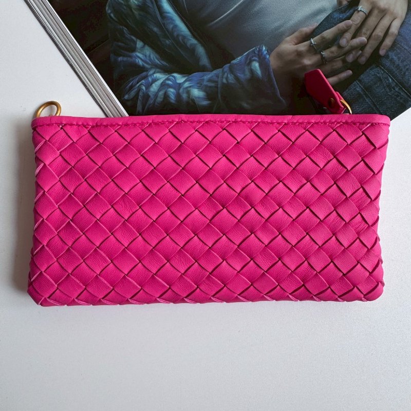 🩷狀況超級新羊皮🩷Bottega Veneta 桃紅亮色斜背包-1