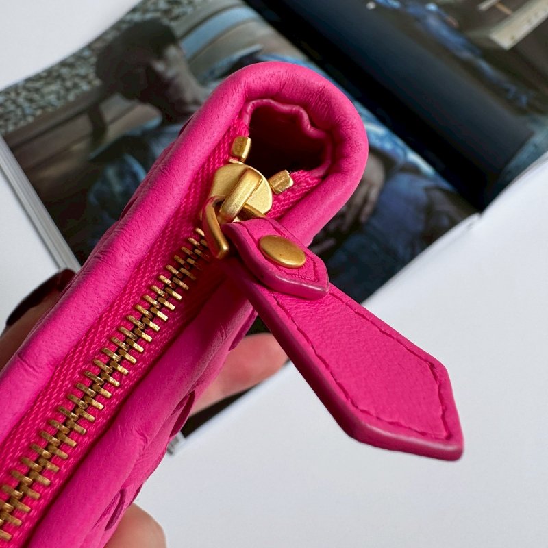 🩷狀況超級新羊皮🩷Bottega Veneta 桃紅亮色斜背包-4