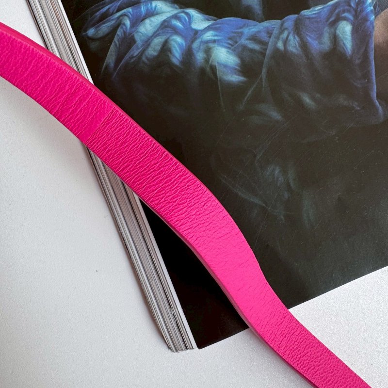 🩷狀況超級新羊皮🩷Bottega Veneta 桃紅亮色斜背包-12