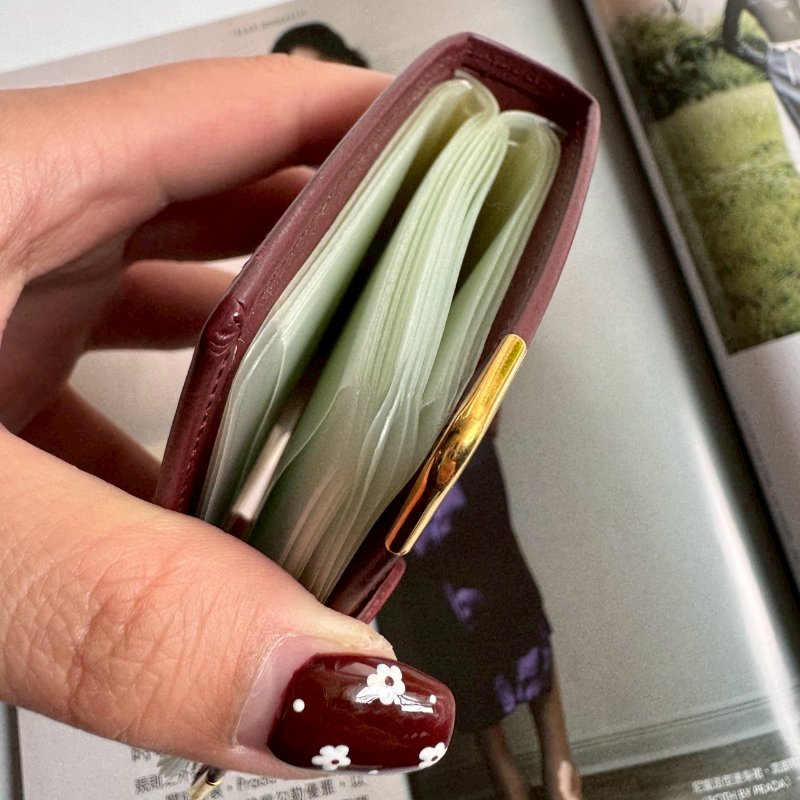 😍明星小卡收藏 拍立得相簿 Cartier 暗紅色扣式卡套-4