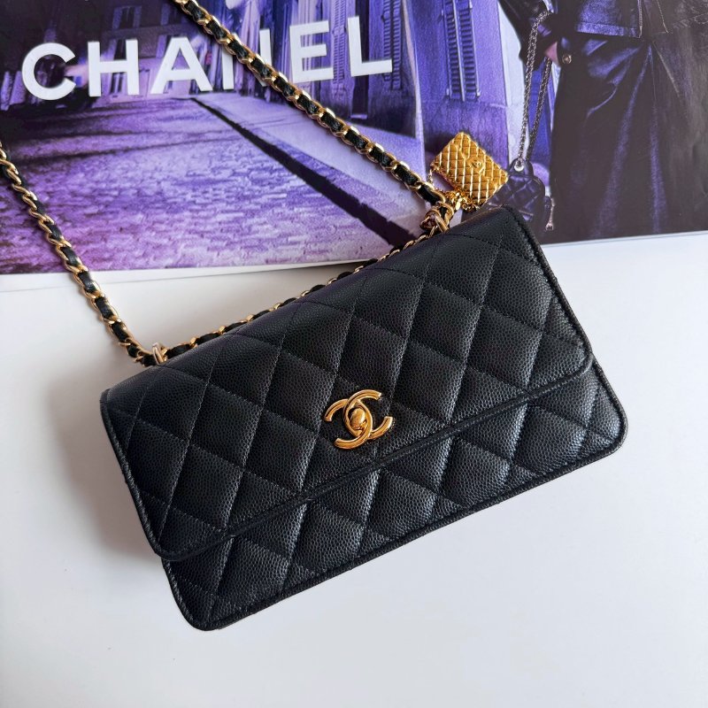 😍附金色可愛小吊飾 Chanel 黑色荔枝皮雙鏈包-0