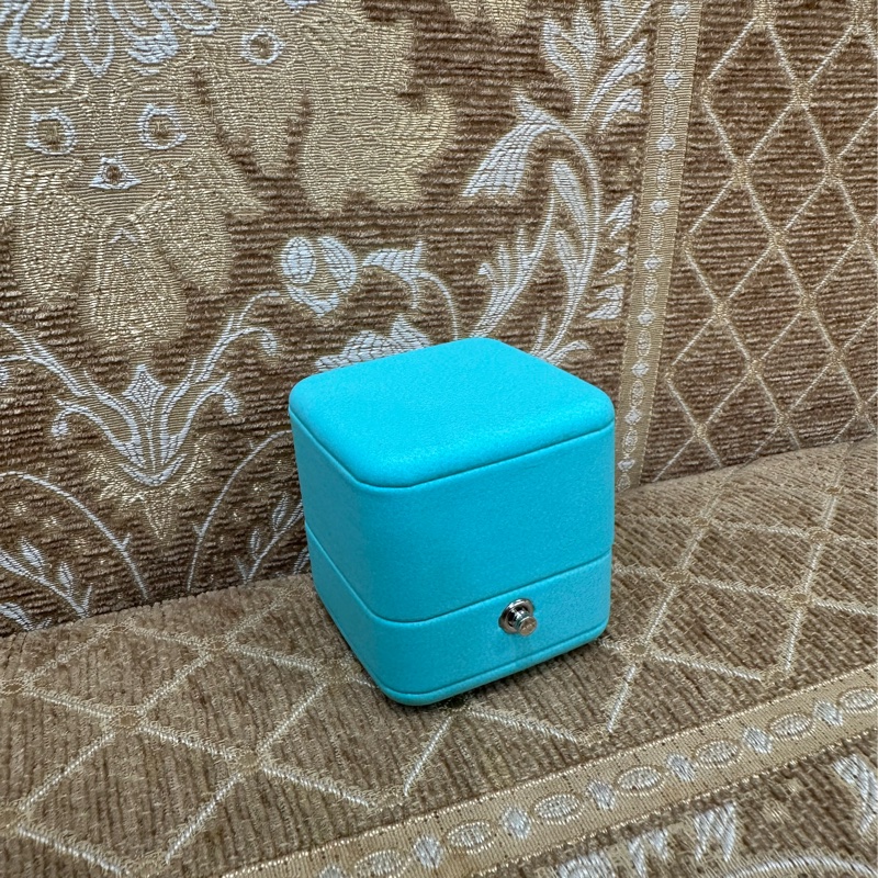 Tiffany 750黃K金Palomas Graffiti小號Love戒指68178061-4