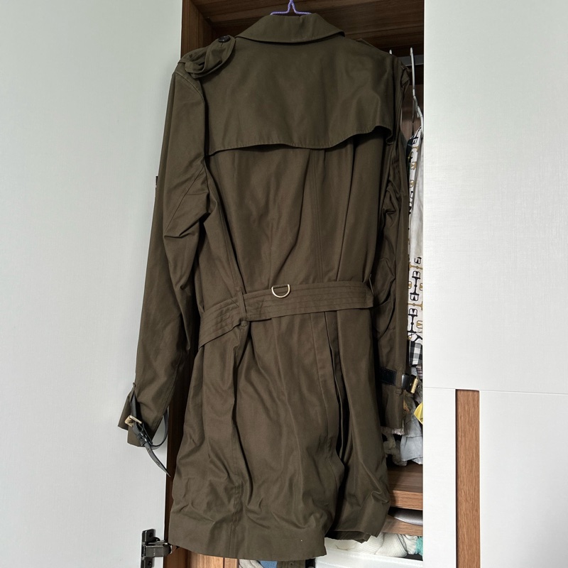 Burberry trench coat-3