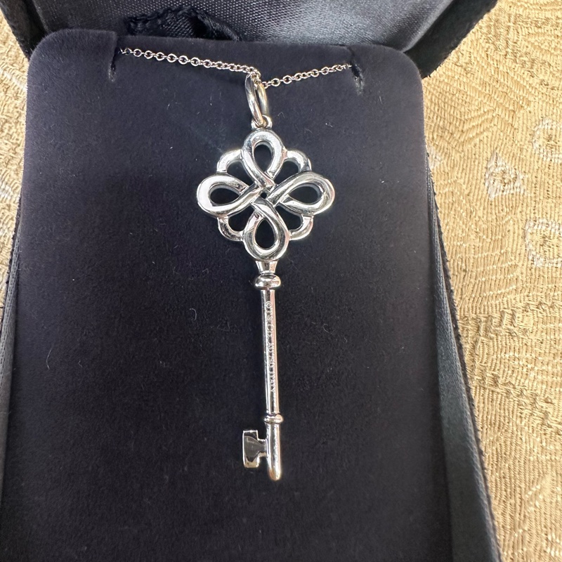 Tiffany 750白K金帶鑽結型鑰匙項鍊-3