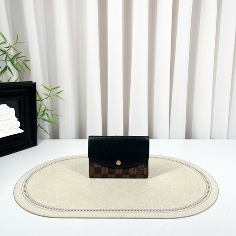 LV路易威登 棋盤格對折錢包 內裡卡位多 可放現金 有隔層 小巧便攜