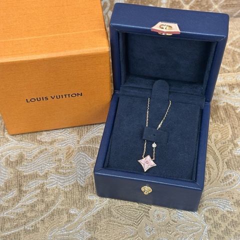 LV 750玫瑰金粉珍珠母貝花卉單鑽Color Blossom BB Star項鍊 Q93612