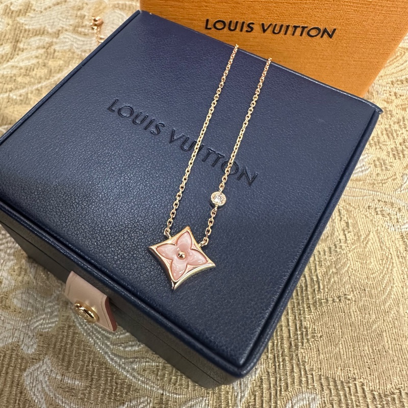 LV 750玫瑰金粉珍珠母貝花卉單鑽Color Blossom BB Star項鍊 Q93612-3