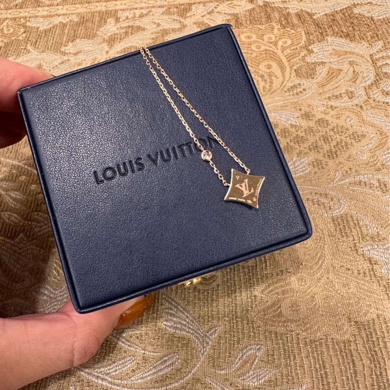 LV 750玫瑰金粉珍珠母貝花卉單鑽Color Blossom BB Star項鍊 Q93612-4