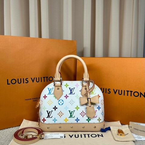 LV路易威登Alma BB白三彩貝殼包 芯片款 白三彩配色 超級亮眼 有肩帶 可單肩可手提 包型立體飽滿 容量實用 日常通勤百搭 不容易撞款