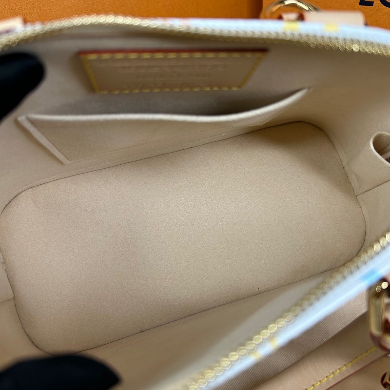 LV路易威登Alma BB白三彩貝殼包 芯片款 白三彩配色 超級亮眼 有肩帶 可單肩可手提 包型立體飽滿 容量實用 日常通勤百搭 不容易撞款-13