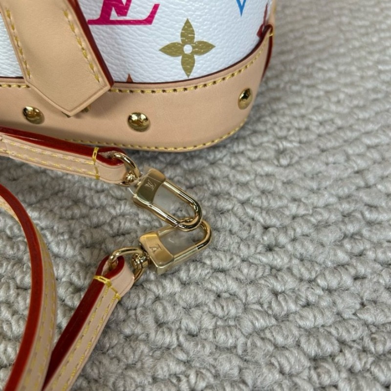 LV路易威登Alma BB白三彩貝殼包 芯片款 白三彩配色 超級亮眼 有肩帶 可單肩可手提 包型立體飽滿 容量實用 日常通勤百搭 不容易撞款-14