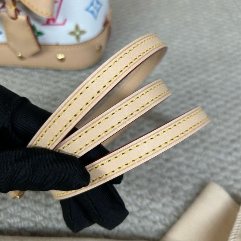 LV路易威登Alma BB白三彩貝殼包 芯片款 白三彩配色 超級亮眼 有肩帶 可單肩可手提 包型立體飽滿 容量實用 日常通勤百搭 不容易撞款-15