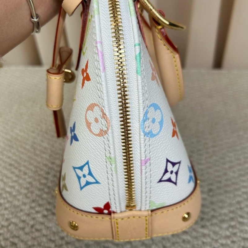 LV路易威登Alma BB白三彩貝殼包 芯片款 白三彩配色 超級亮眼 有肩帶 可單肩可手提 包型立體飽滿 容量實用 日常通勤百搭 不容易撞款-16