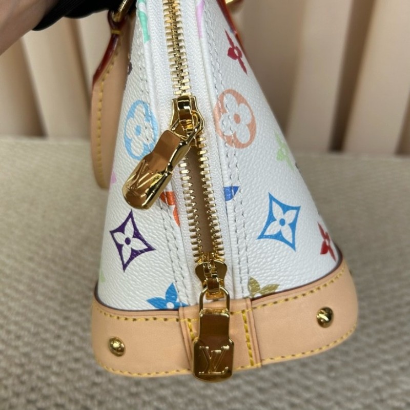 LV路易威登Alma BB白三彩貝殼包 芯片款 白三彩配色 超級亮眼 有肩帶 可單肩可手提 包型立體飽滿 容量實用 日常通勤百搭 不容易撞款-17