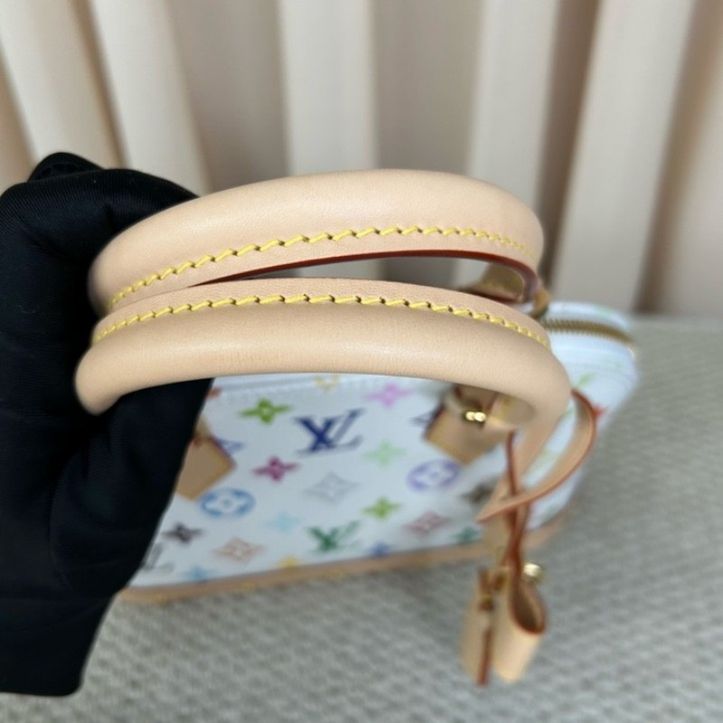 LV路易威登Alma BB白三彩貝殼包 芯片款 白三彩配色 超級亮眼 有肩帶 可單肩可手提 包型立體飽滿 容量實用 日常通勤百搭 不容易撞款-21