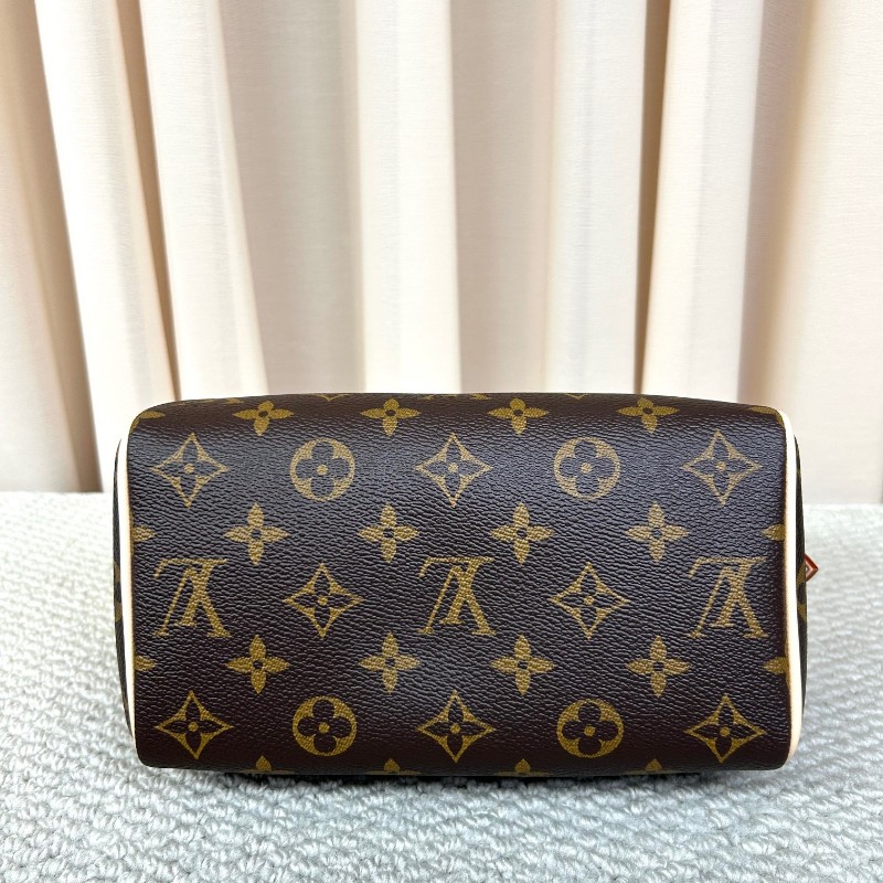 LV路易威登speedy20 經典老花 黑粉色可調節肩帶 五金亮亮的 容量很合適 手提單肩斜挎都可以 百搭不挑人 日常出門、逛街都很實用～-4