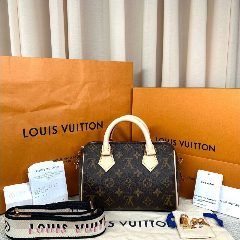 LV路易威登speedy20 經典老花 黑粉色可調節肩帶 五金亮亮的 容量很合適 手提單肩斜挎都可以 百搭不挑人 日常出門、逛街都很實用～-5