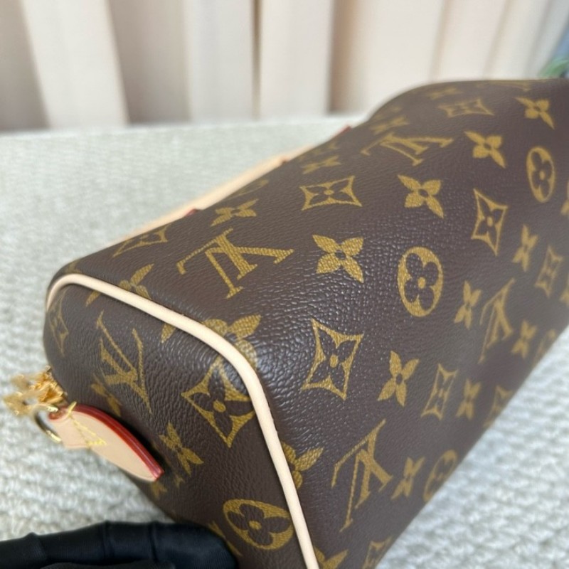 LV路易威登speedy20 經典老花 黑粉色可調節肩帶 五金亮亮的 容量很合適 手提單肩斜挎都可以 百搭不挑人 日常出門、逛街都很實用～-8