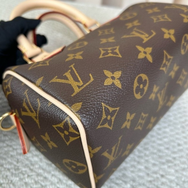 LV路易威登speedy20 經典老花 黑粉色可調節肩帶 五金亮亮的 容量很合適 手提單肩斜挎都可以 百搭不挑人 日常出門、逛街都很實用～-10