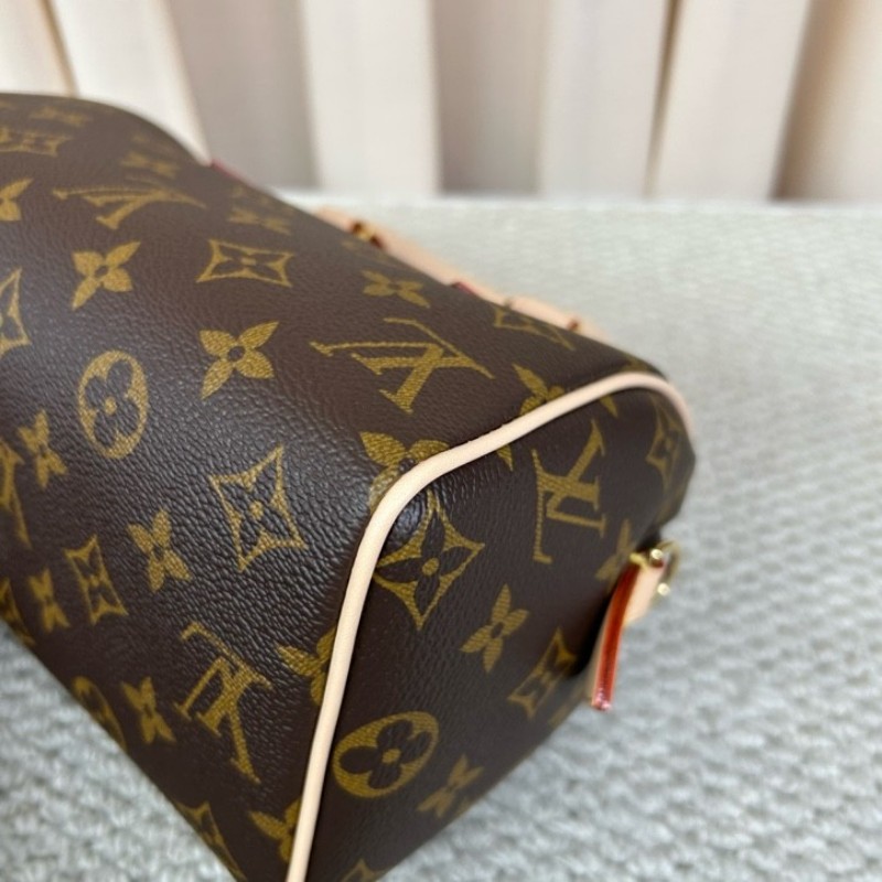 LV路易威登speedy20 經典老花 黑粉色可調節肩帶 五金亮亮的 容量很合適 手提單肩斜挎都可以 百搭不挑人 日常出門、逛街都很實用～-11