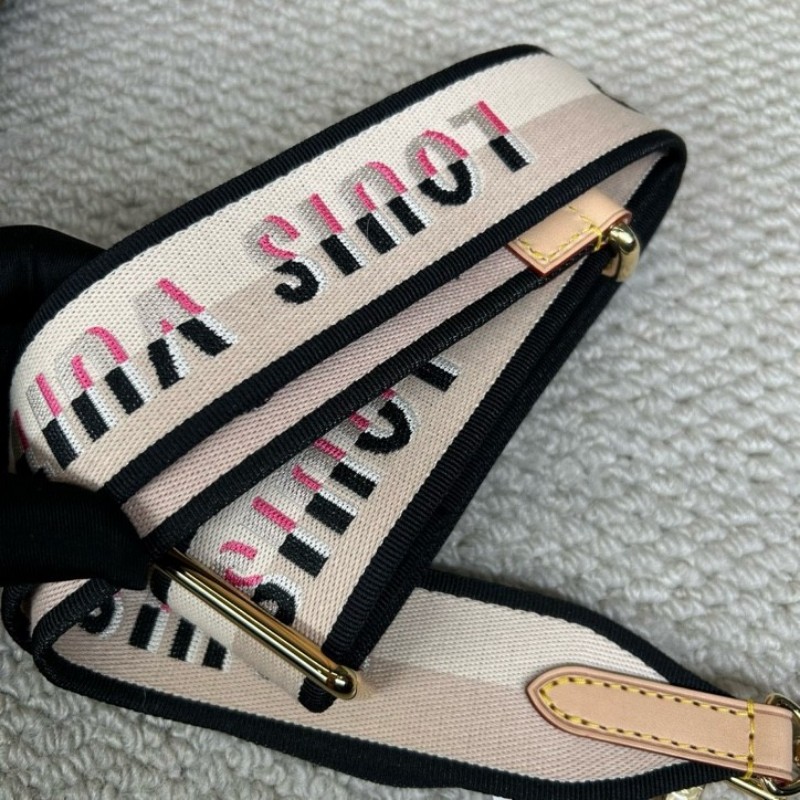 LV路易威登speedy20 經典老花 黑粉色可調節肩帶 五金亮亮的 容量很合適 手提單肩斜挎都可以 百搭不挑人 日常出門、逛街都很實用～-16