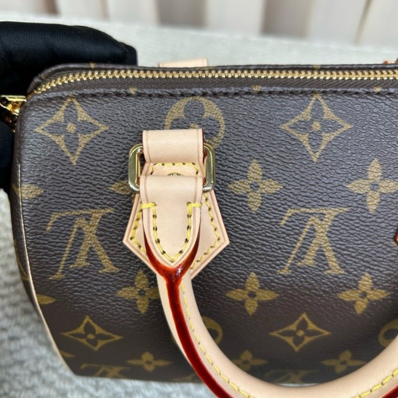 LV路易威登speedy20 經典老花 黑粉色可調節肩帶 五金亮亮的 容量很合適 手提單肩斜挎都可以 百搭不挑人 日常出門、逛街都很實用～-22