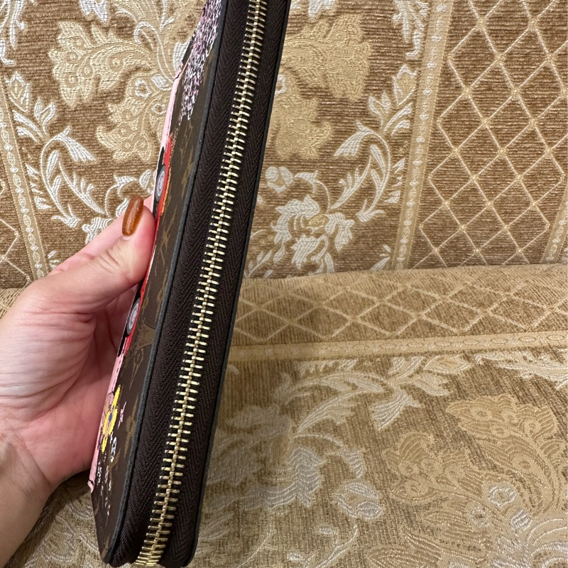 LV 原花內紅色12卡vivienne鐵塔跑車圖ㄇ拉長夾M68487-4