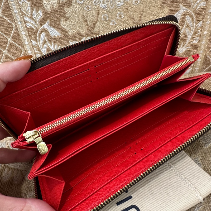 LV 原花內紅色12卡vivienne鐵塔跑車圖ㄇ拉長夾M68487-5