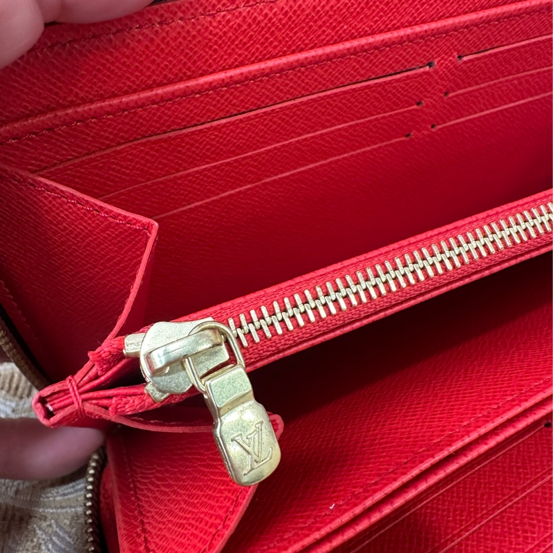 LV 原花內紅色12卡vivienne鐵塔跑車圖ㄇ拉長夾M68487-6