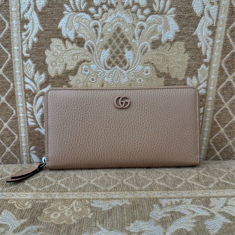 Gucci 奶茶色牛皮銀釦GG Marmont 12卡ㄇ拉長夾-1