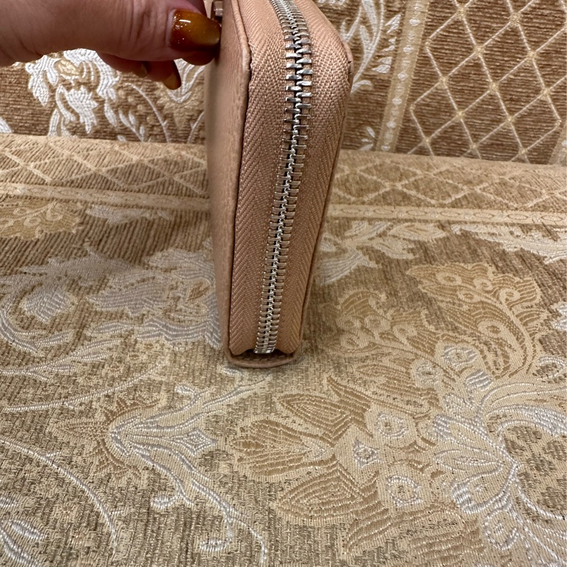 Gucci 奶茶色牛皮銀釦GG Marmont 12卡ㄇ拉長夾-4