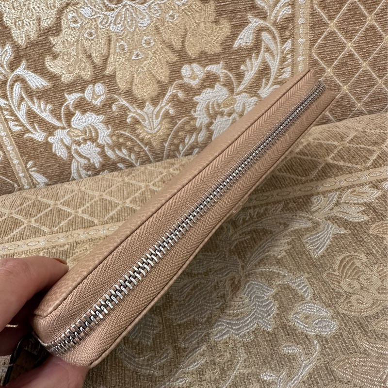 Gucci 奶茶色牛皮銀釦GG Marmont 12卡ㄇ拉長夾-6