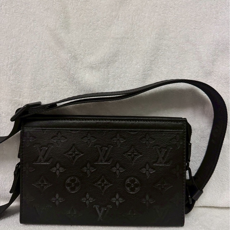 LV Monogram Shadow Gaston 經典滿版花紋織帶皮革二合一斜背包(黑) (型號M81115)-8